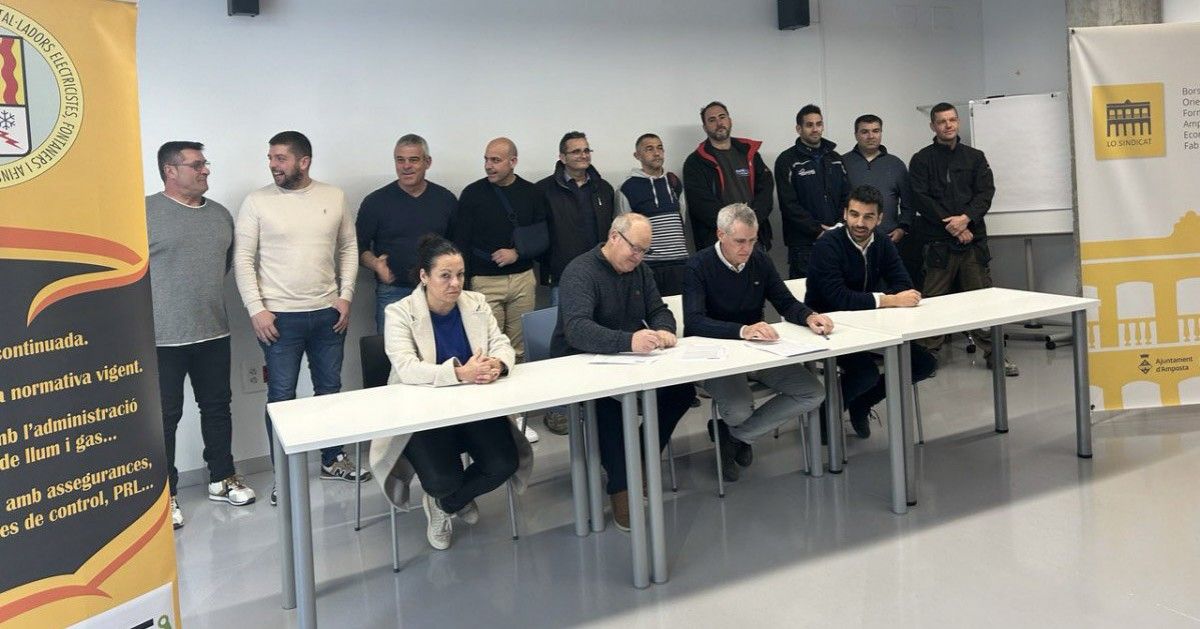 Presentació del conveni de col·laboració entre l'Ajuntament d'Amposta i el Gremi d’Instal·ladors Electricistes I Fontaners del Montsià 