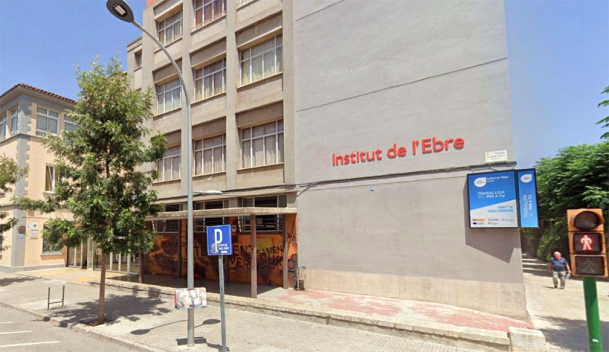 Façana del centre, a Tortosa.