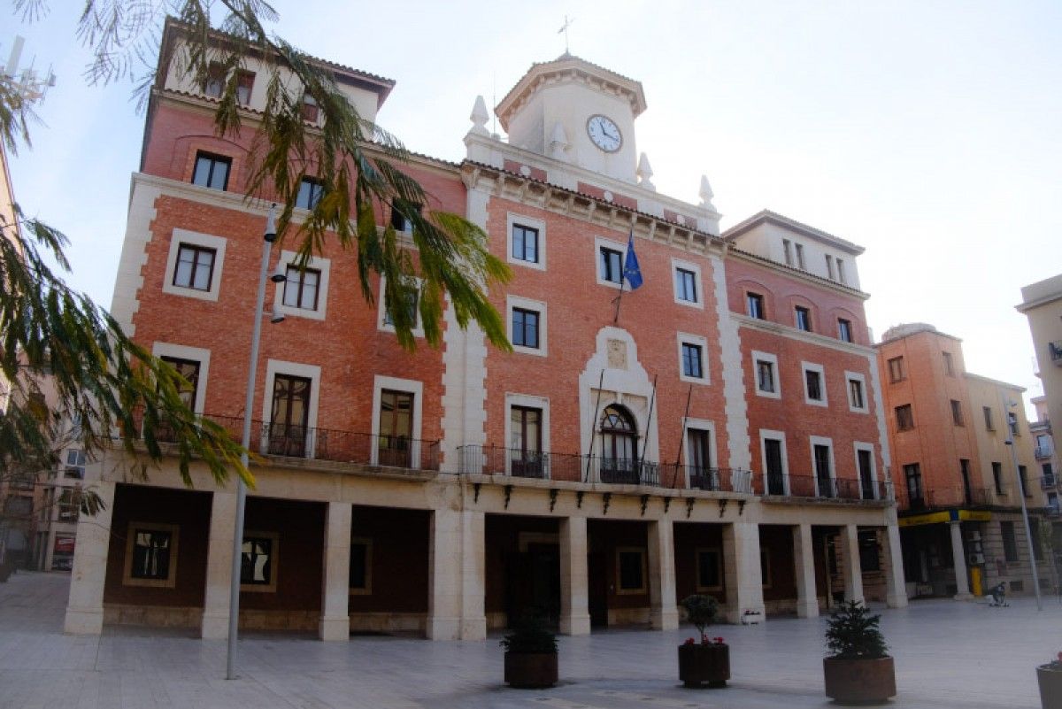 Façana de l'Ajuntament de Tortosa 