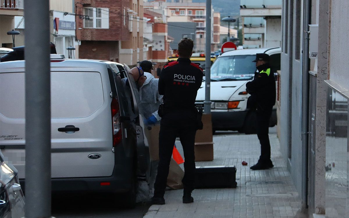 Imatge de l'exterior de l'edifici del carrer Xile on es van trobar parts del cos de la víctima.