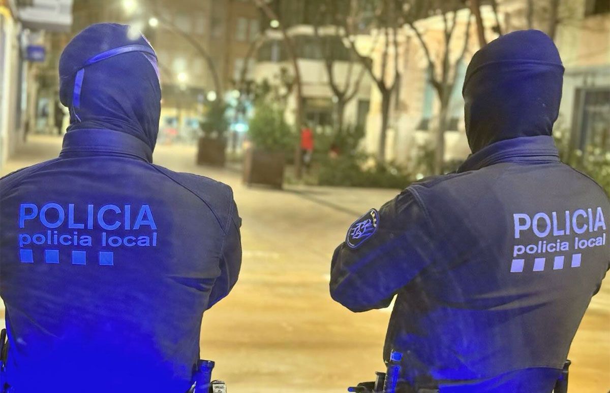 Dos agents de la Policia Local de Tortosa.