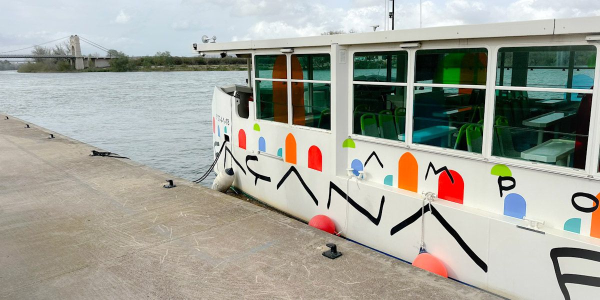 La Perla, ha estat el nom escollit per a l'embarcació turística d'Amposta