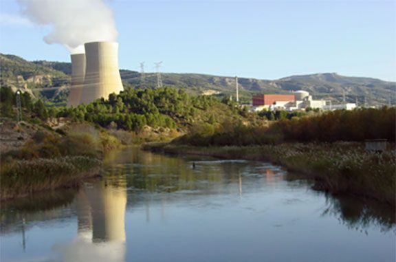 Imatge de la central nuclear d’Ascó, situada a la Ribera d'Ebre.