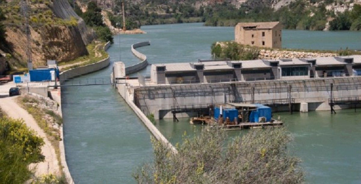 L'Assut de Xerta amb el seu molí i la central hidroelèctrica 