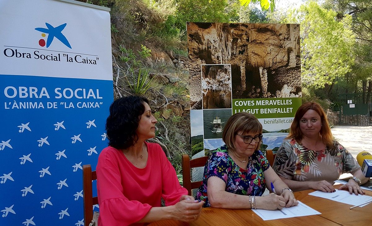 Signatura del conveni entre l'Ajuntament de Benifallet i l'Obra Social la Caixa