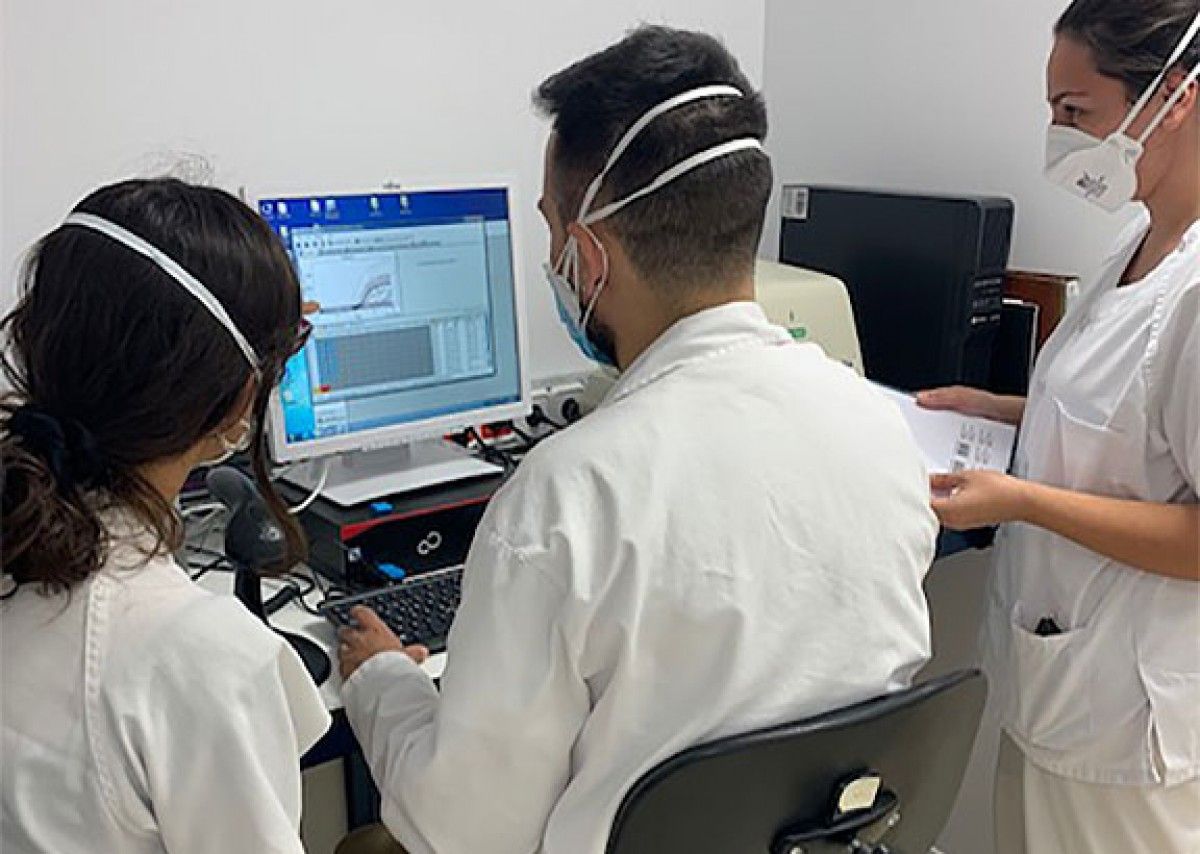 El Laboratori Clínic de l’HTVC, dotat amb dos aparells per fer PCR urgents.