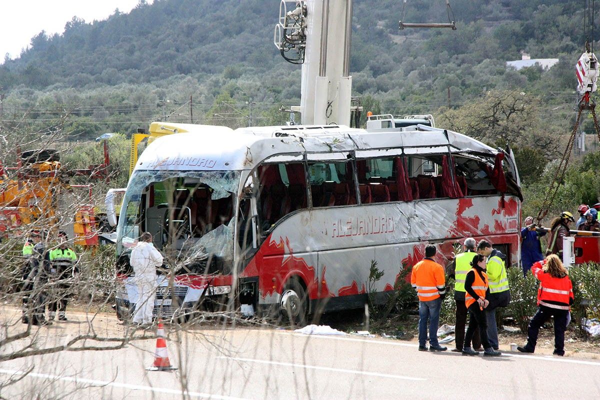 L'accident de l'autocar a Freginals va provocar la mort de tretze joves.