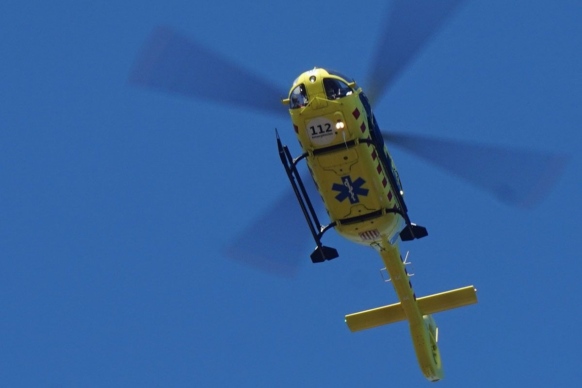El motorista ferit ha estat traslladat en helicòpter al Joan XXIII.