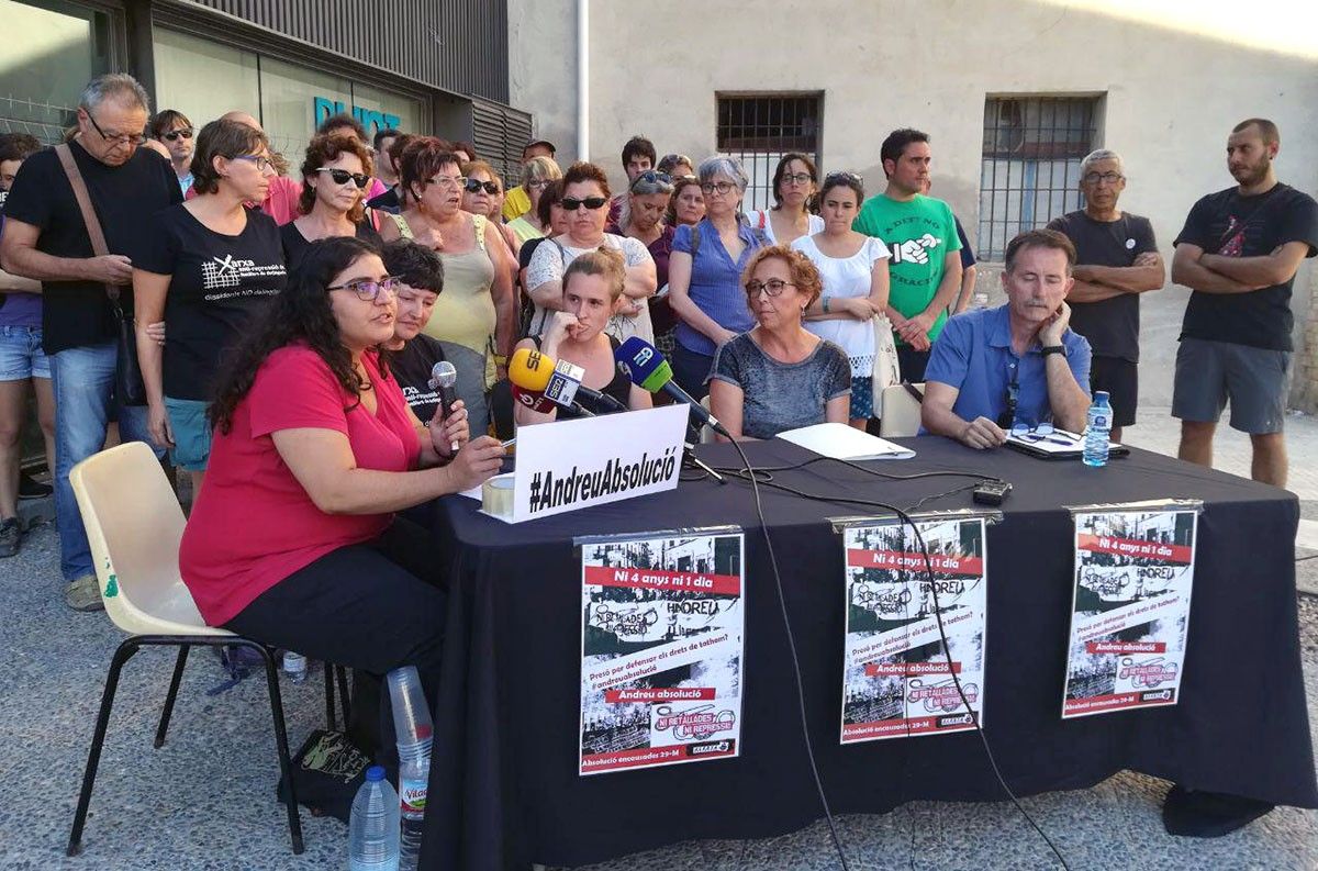 Fins avui, Alerta Solidària, Comissió Antirepressiva de l'Assemblea del barri de Sants i el Grup de Suport contra la Repressió de les Terres de l'Ebre han dut a terme la campanya solidària per l’absolució d’Andreu