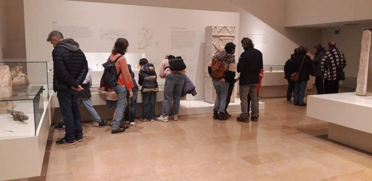 Aventura't al Museu és un joc interactiu amb el qual els visitants al Museu de Tortosa poden gaudir de la visita a través d'una gimcana.
