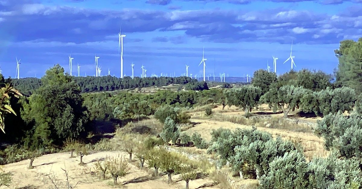 Pla general del aerogeneradors a la zona dels Pessells a Horta de Sant Joan