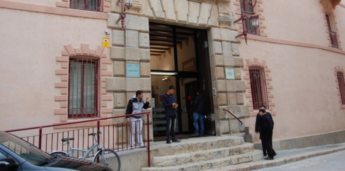 Entrada dels Jutjats de Tortosa.