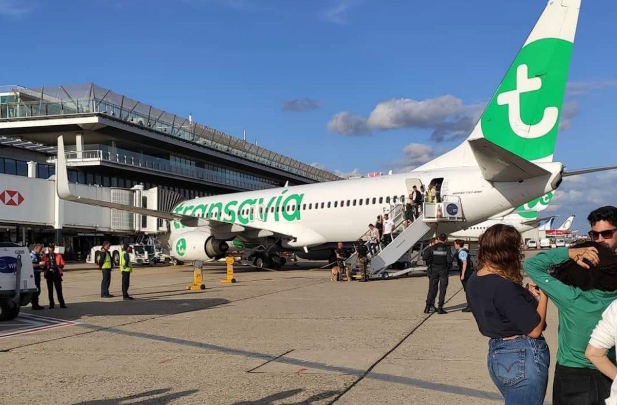 Els passatgers del vol de Transavia que tenia previst aterrar a Barcelona aquest dijous 15 d'Agost