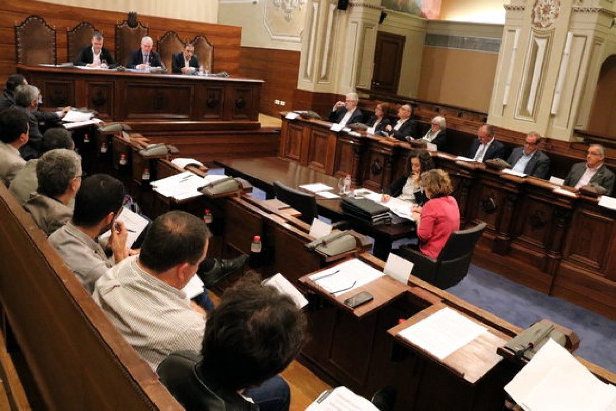 Imatge del ple de la Diputació de Tarragona on es debaten mocions en contra de l'article 155 i a favor de l'alliberament dels Jordis