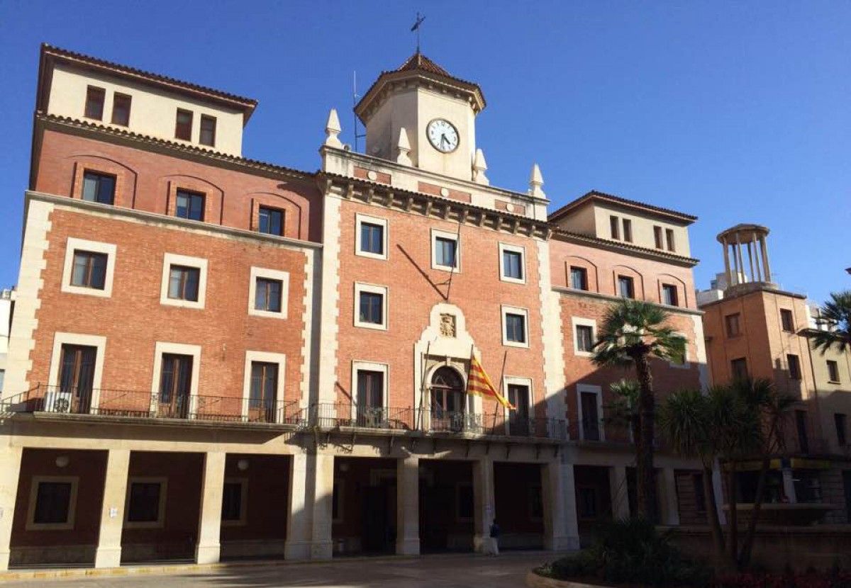 Imatge de la façana de l'ajuntament de Tortosa
