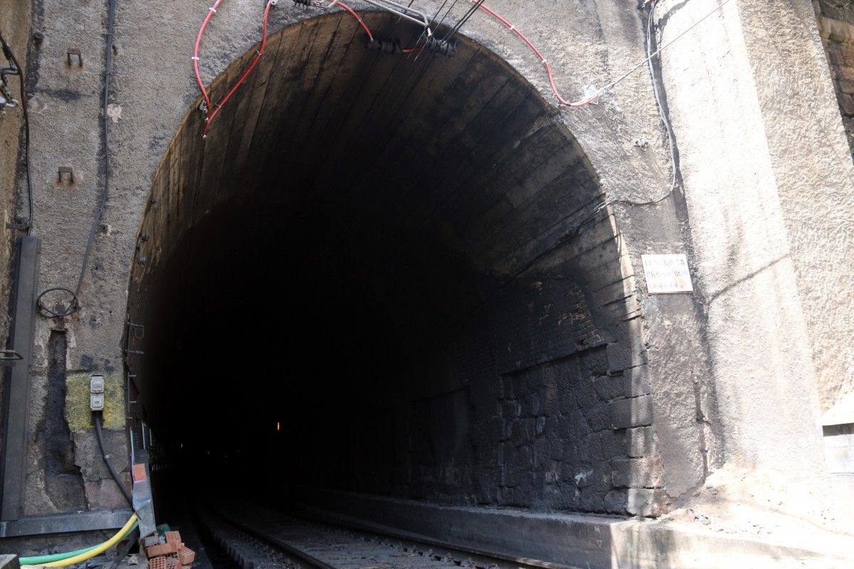 L'entrada del túnel de l'Argentera, on es fan obres de millora