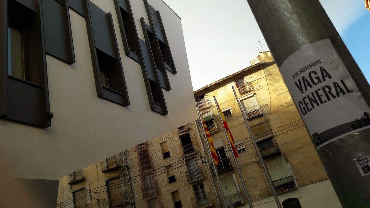 Coindidint amb la vaga general, molts vianants s'han adonat que avui oneja la bandera espanyola a l'edifici de la Generalitat.