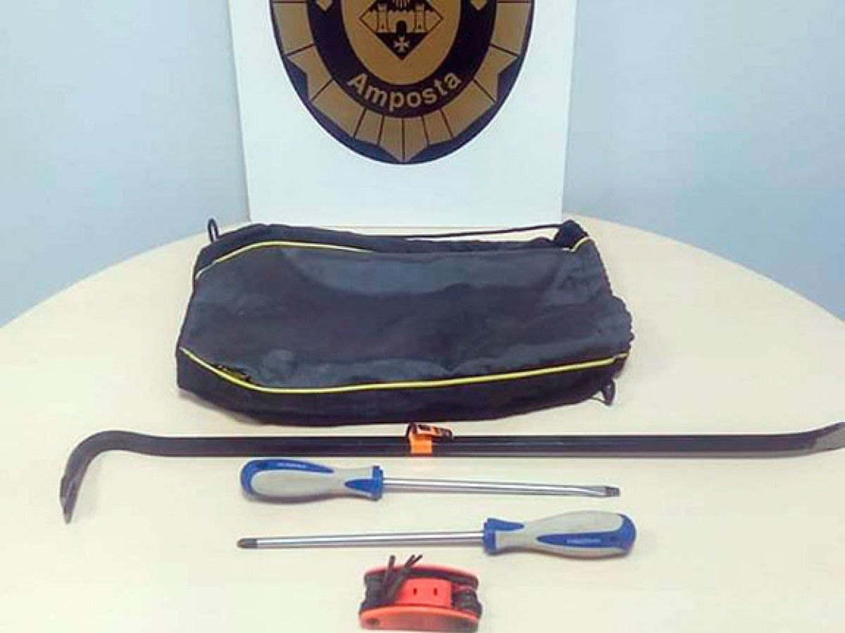 Les eines confiscades per la Policia Local.