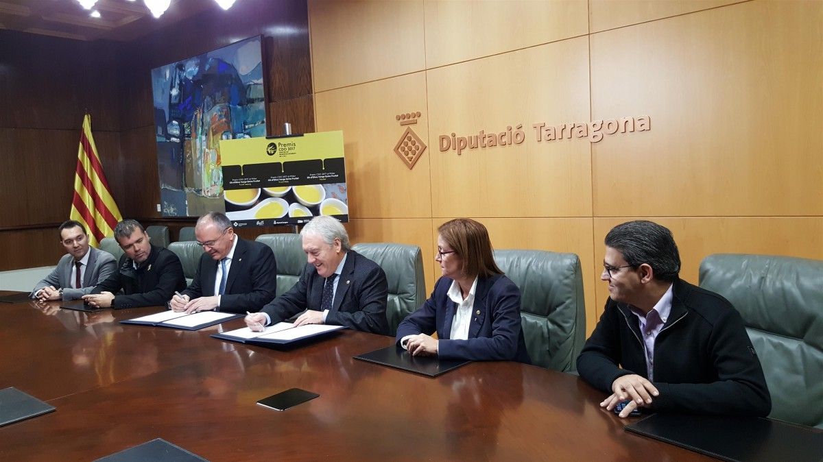 Imatge de la signatura del conveni de la Diputació de Tarragona amb l'Ajuntament de Reus