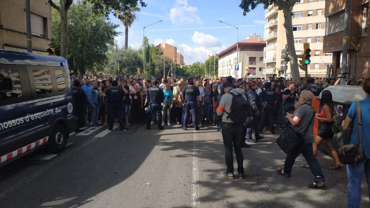 Unes 300 persones s'han concentrat per protestar contra les detencions