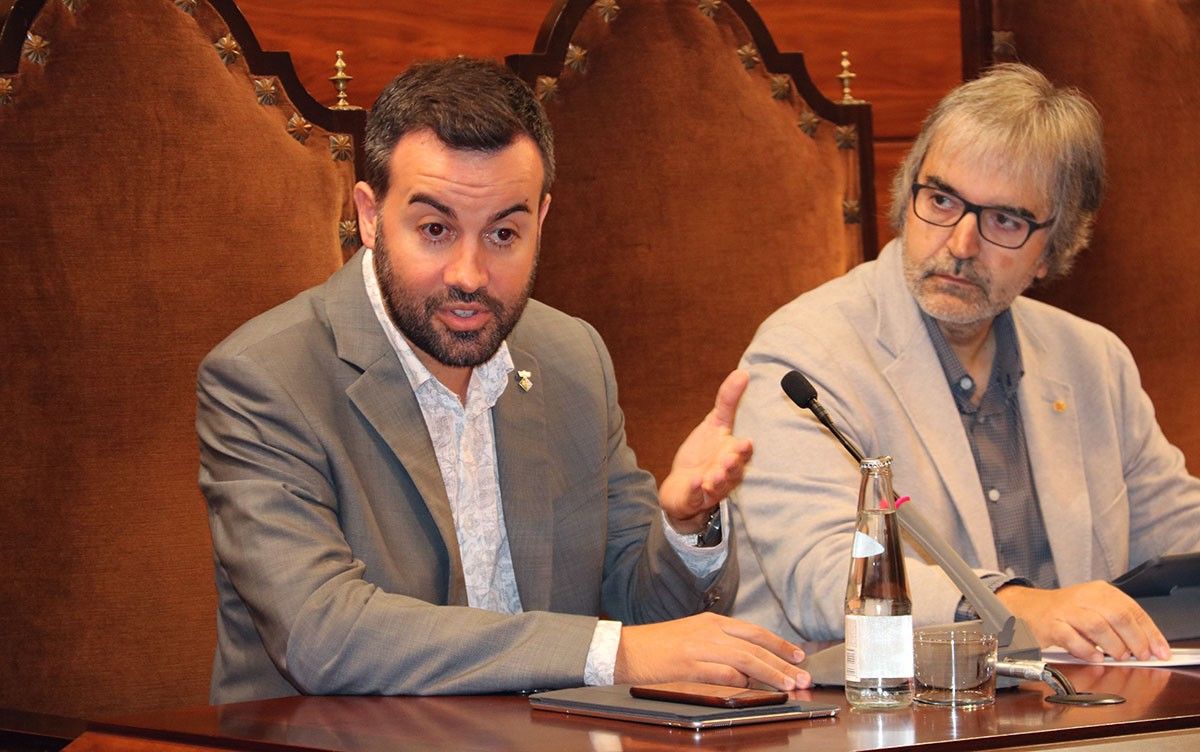 Lluís Soler, alcalde de Deltebre i fins ara vicepresident 2n a la Diputació, fent oficial la seua renúncia a l'escó.