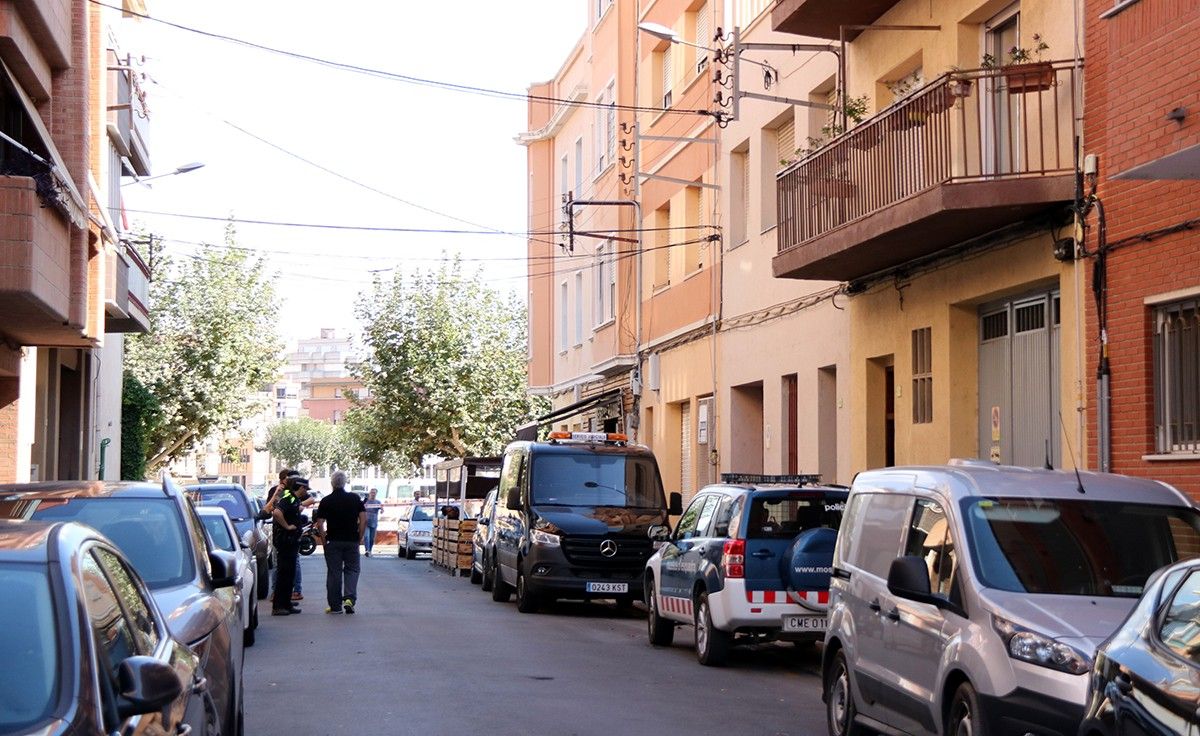 La casa i el tram de carrer del barri de Ferreries de Tortosa on un home va matar sa mare