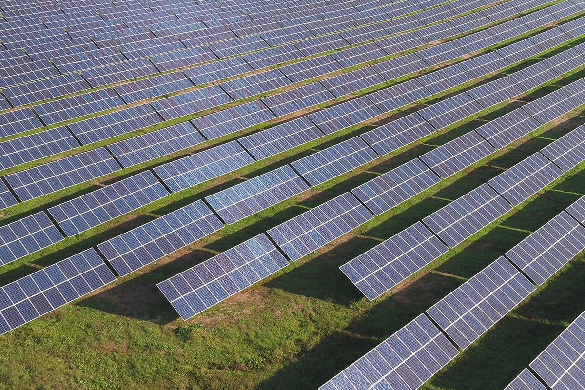 Vista general d'una planta solar fotovoltaica.